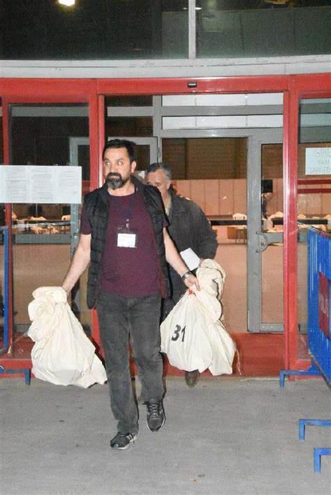 S­e­ç­i­m­ ­t­o­r­b­a­l­a­r­ı­ ­İ­z­m­i­r­­d­e­ ­s­a­n­d­ı­k­ ­g­ö­r­e­v­l­i­l­e­r­i­n­e­ ­d­a­ğ­ı­t­ı­l­d­ı­